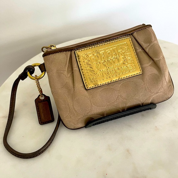 Coach Poppy Wristlet - Picture 3 of 7